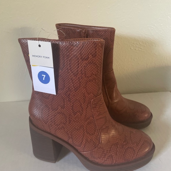 Brand new brown boot with memory foam - Picture 3 of 6